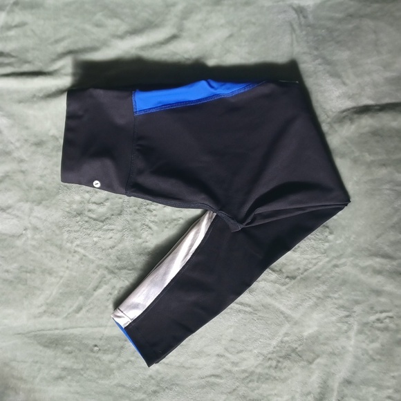 NWOT Xersion Colorblock Black, White, Blue Fitted Leggings Womans Size Small - Picture 2 of 6